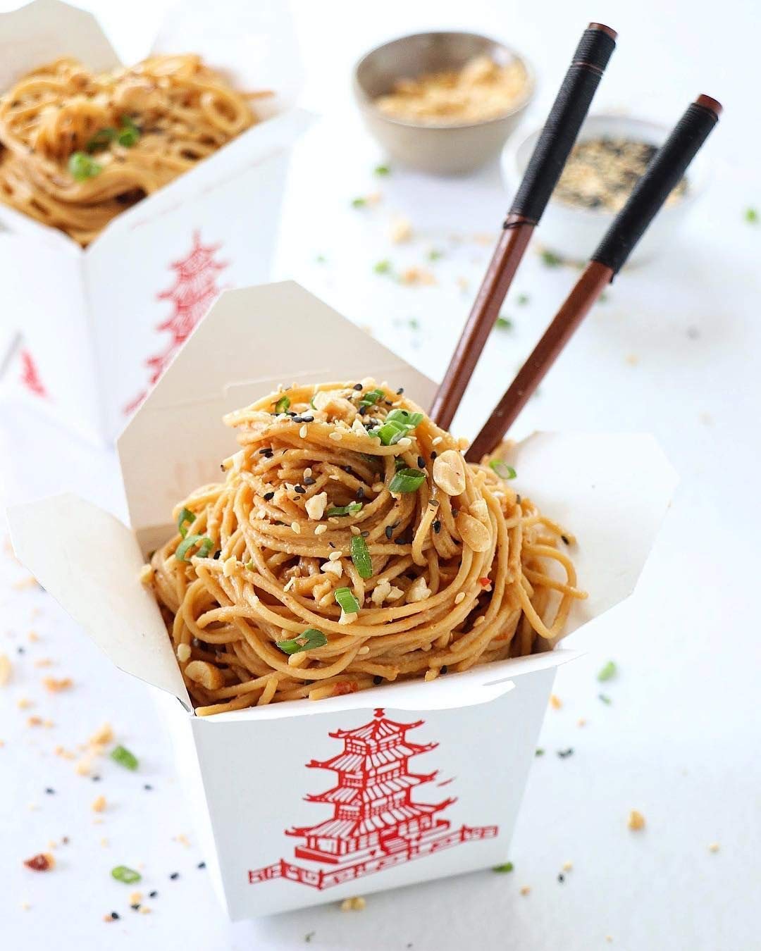 Bits N Things Pagoda Chinese Take Out Boxes with Wire Handle 16 Oz/Pint Size (25 Count)